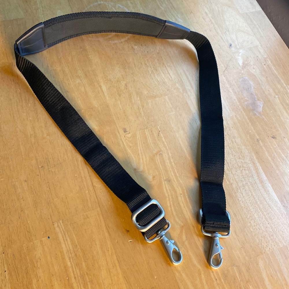 Black canvas silver tone hardware Pathfinder 32-46” strap in good condition #bl9